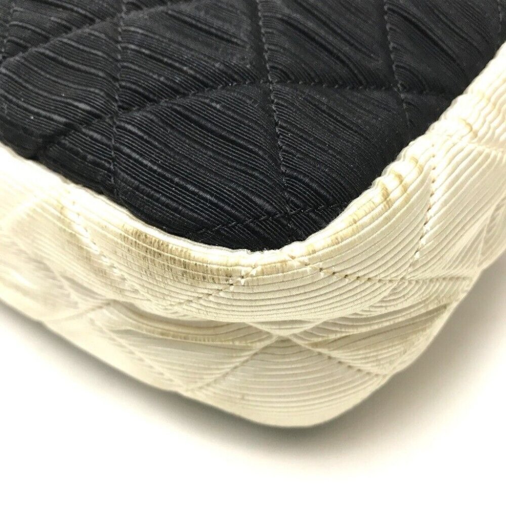 AUTHENTICITY GUARANTEED CHANEL Quilted Bicolor Chain Shoulder Bag Black - Picture 4 of 7
